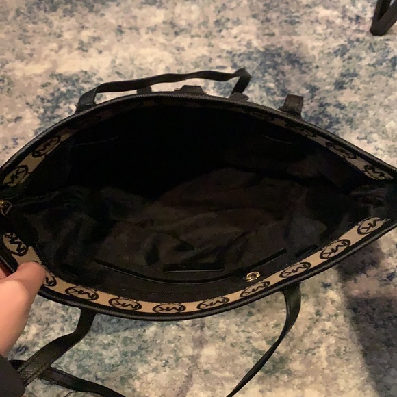 GUC MICHAEL KORS purse - Picture 5 of 10